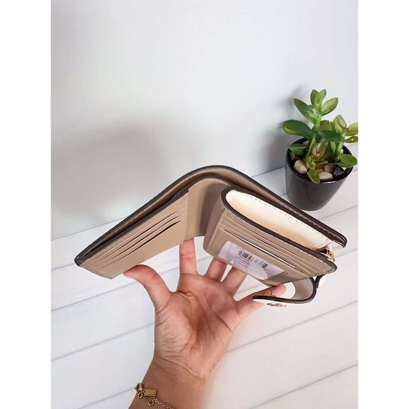 NWT Coach Medium Corner Zip Wallet Signature Canvas With Floral Print - Picture 4 of 5